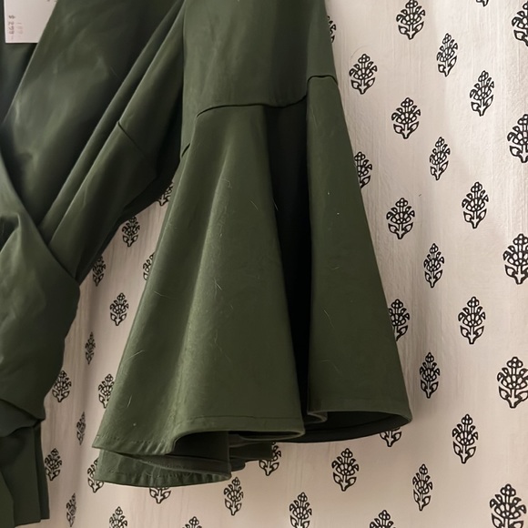 Alexis Kiera Poplin Wrap Top. Olive/Army. Size Large. Intermix - Picture 3 of 13